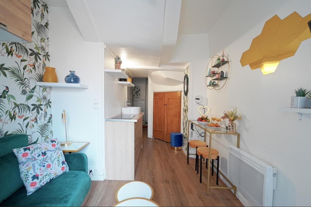 Апартаменты Cosy Renovated Studio In Heart Of Marais, Best Area To Discover In Париж Экстерьер фото